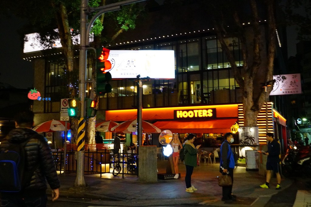 台北美式餐廳　呼拉圈辣妹啦啦隊　HOOTERS-慶城店